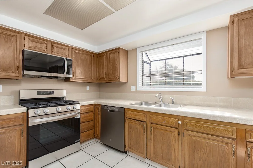 3990 Avebury, Las Vegas, NV 89121