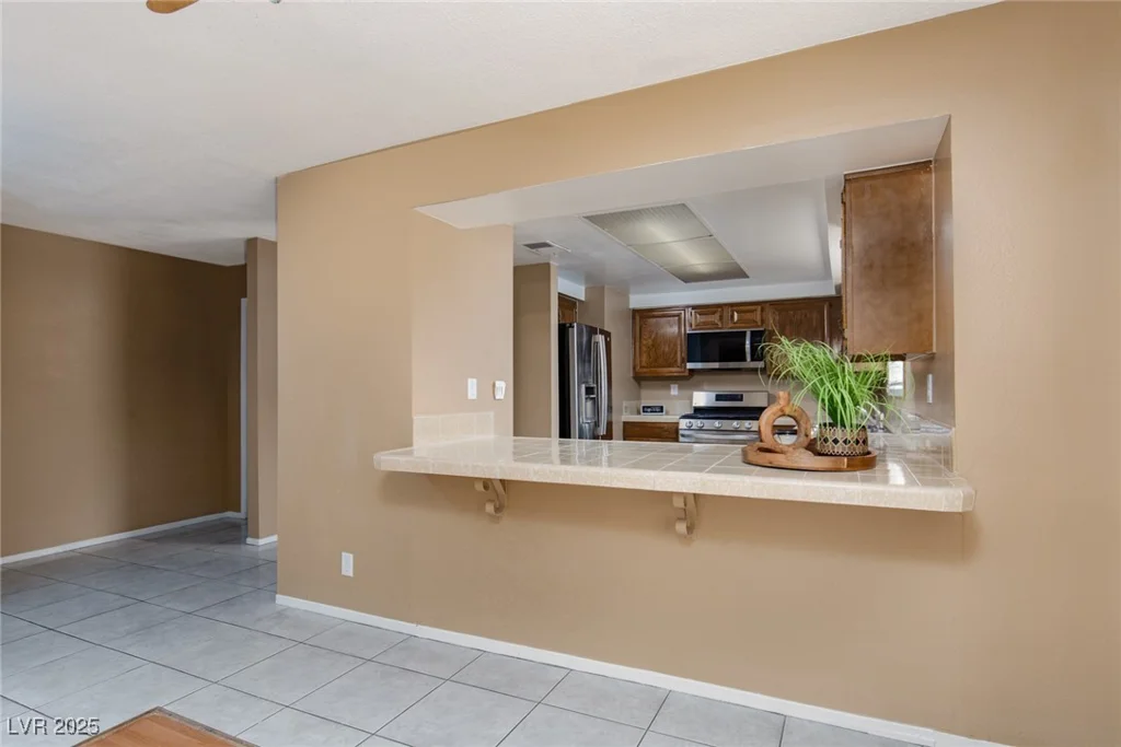 3990 Avebury, Las Vegas, NV 89121