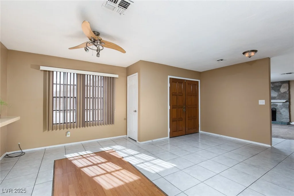 3990 Avebury, Las Vegas, NV 89121
