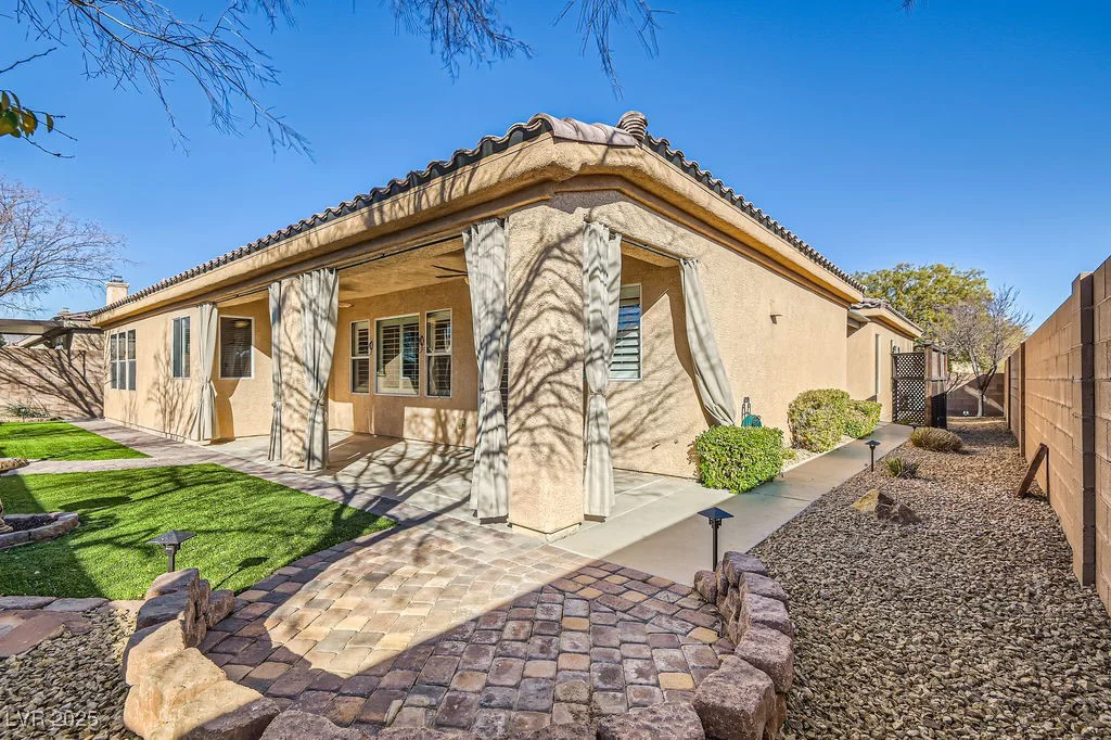 8109 Mountain Forest, Las Vegas, NV 89129
