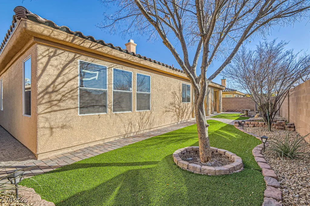 8109 Mountain Forest, Las Vegas, NV 89129