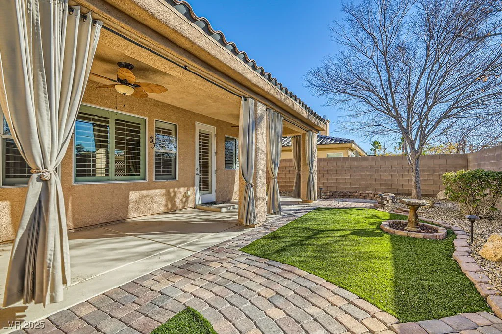 8109 Mountain Forest, Las Vegas, NV 89129