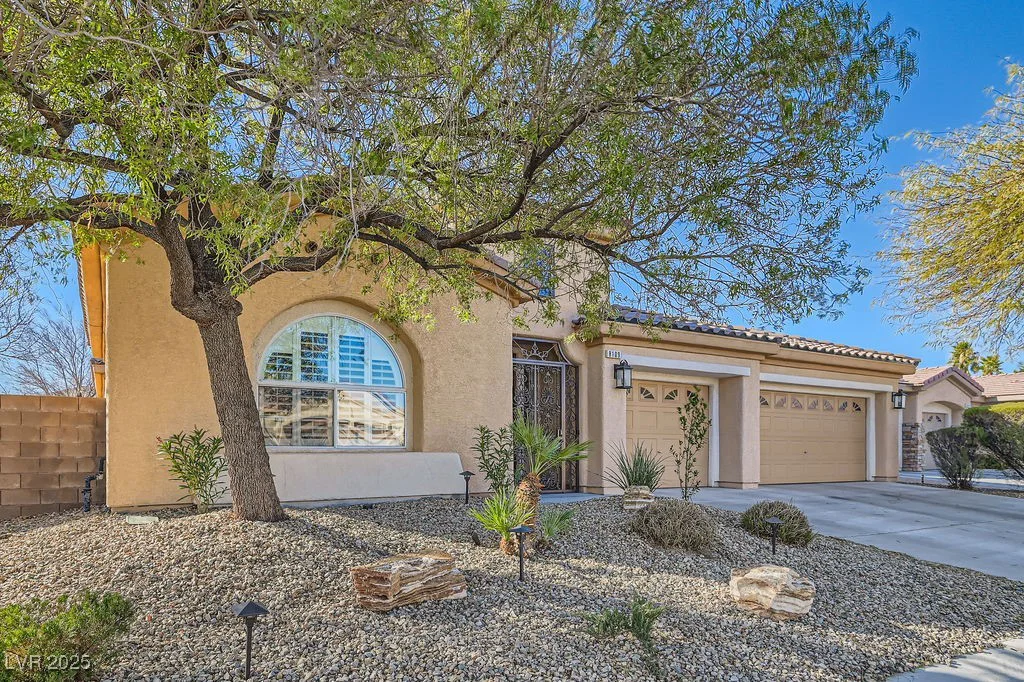 8109 Mountain Forest, Las Vegas, NV 89129