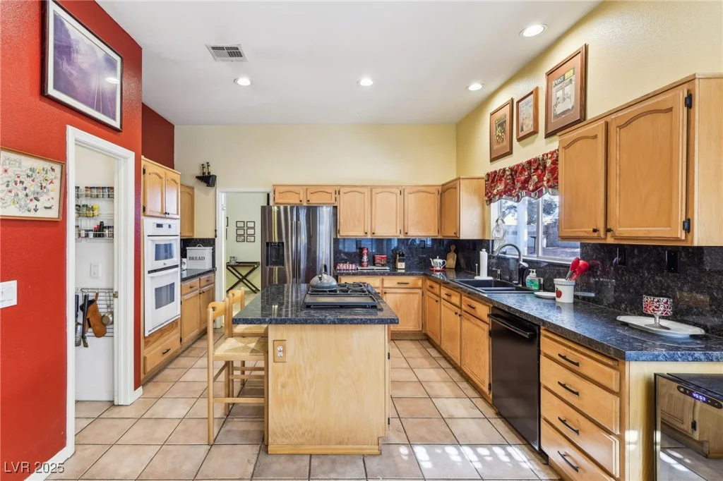 198 Adomeit, Henderson, NV 89074