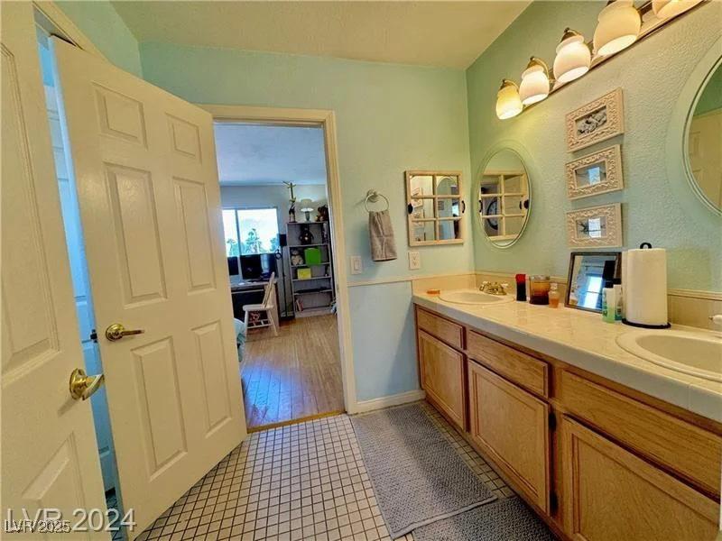 198 Adomeit, Henderson, NV 89074