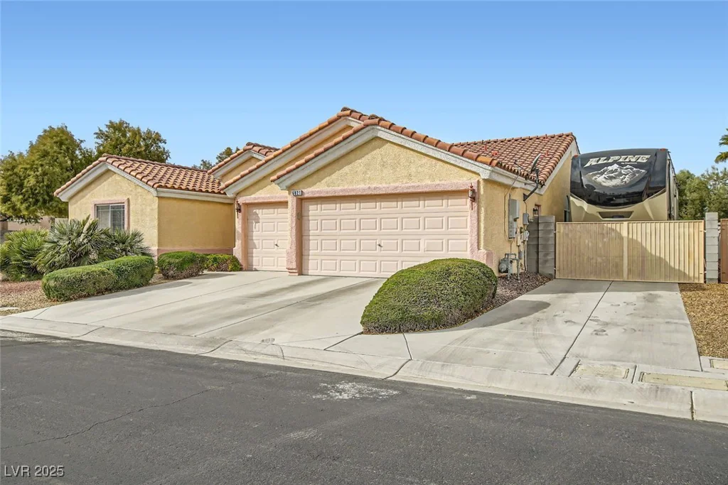 6821 Lark Mist, Las Vegas, NV 89131