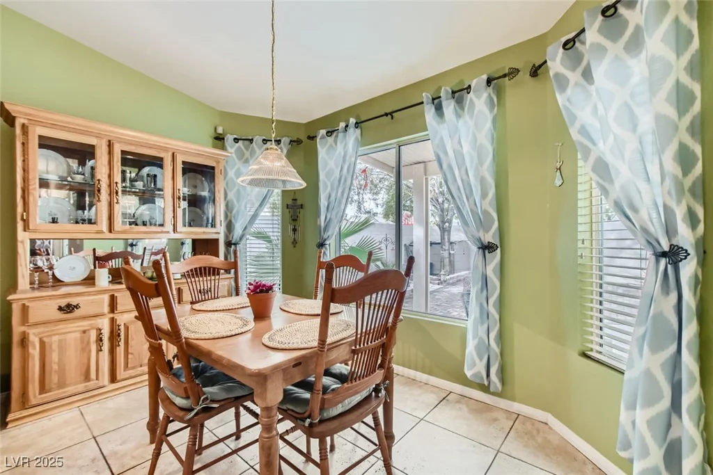 6821 Lark Mist, Las Vegas, NV 89131