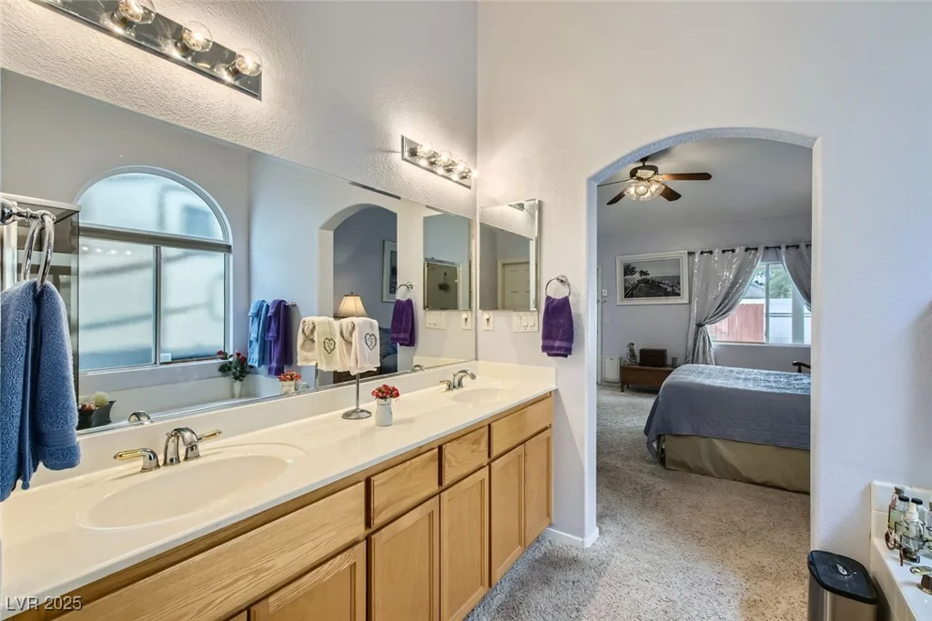 6821 Lark Mist, Las Vegas, NV 89131