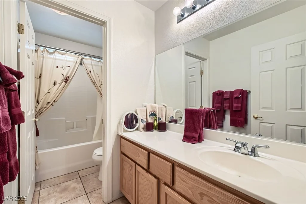 6821 Lark Mist, Las Vegas, NV 89131