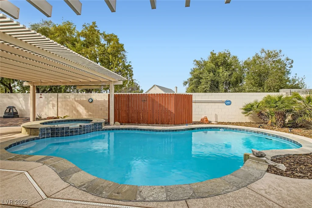 6821 Lark Mist, Las Vegas, NV 89131