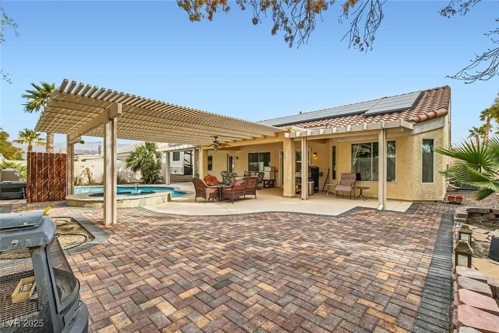 6821 Lark Mist, Las Vegas, NV 89131