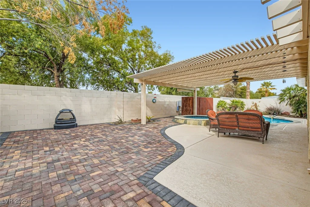 6821 Lark Mist, Las Vegas, NV 89131