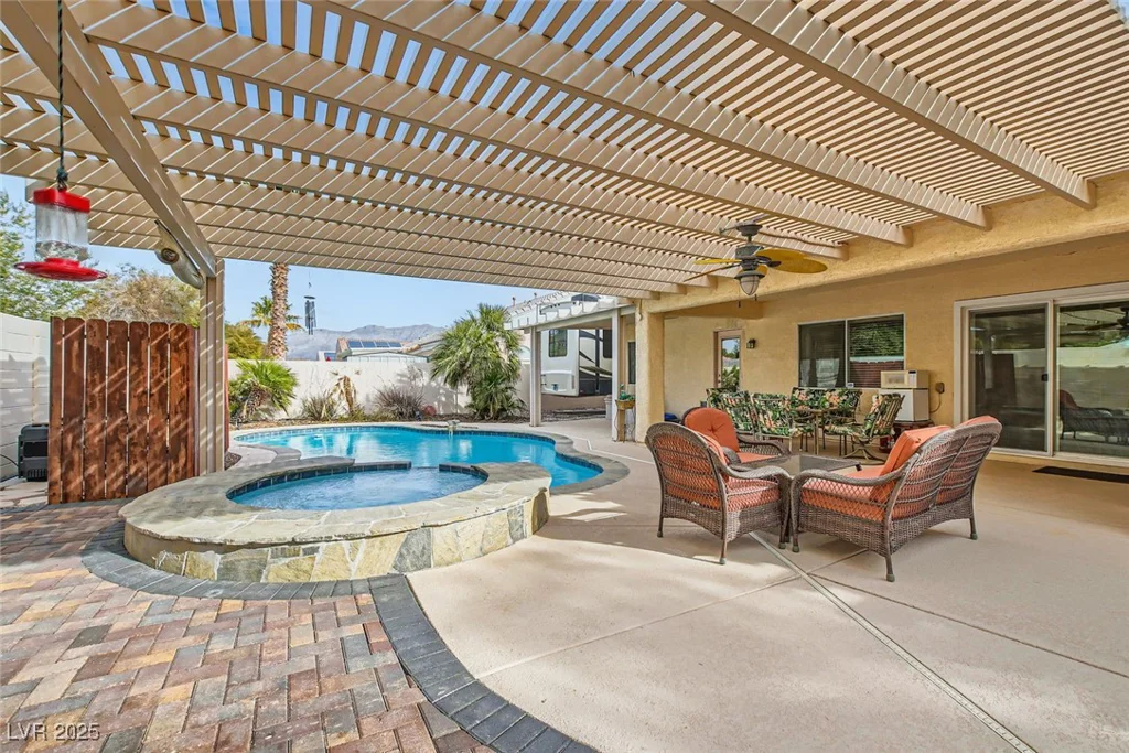6821 Lark Mist, Las Vegas, NV 89131