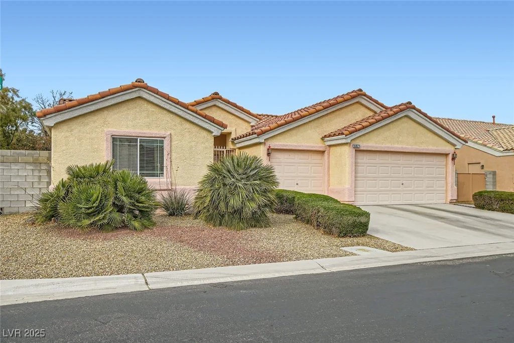 6821 Lark Mist, Las Vegas, NV 89131
