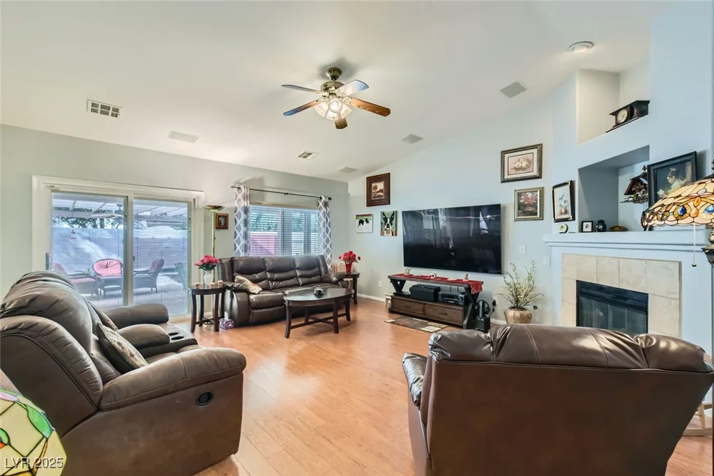 6821 Lark Mist, Las Vegas, NV 89131