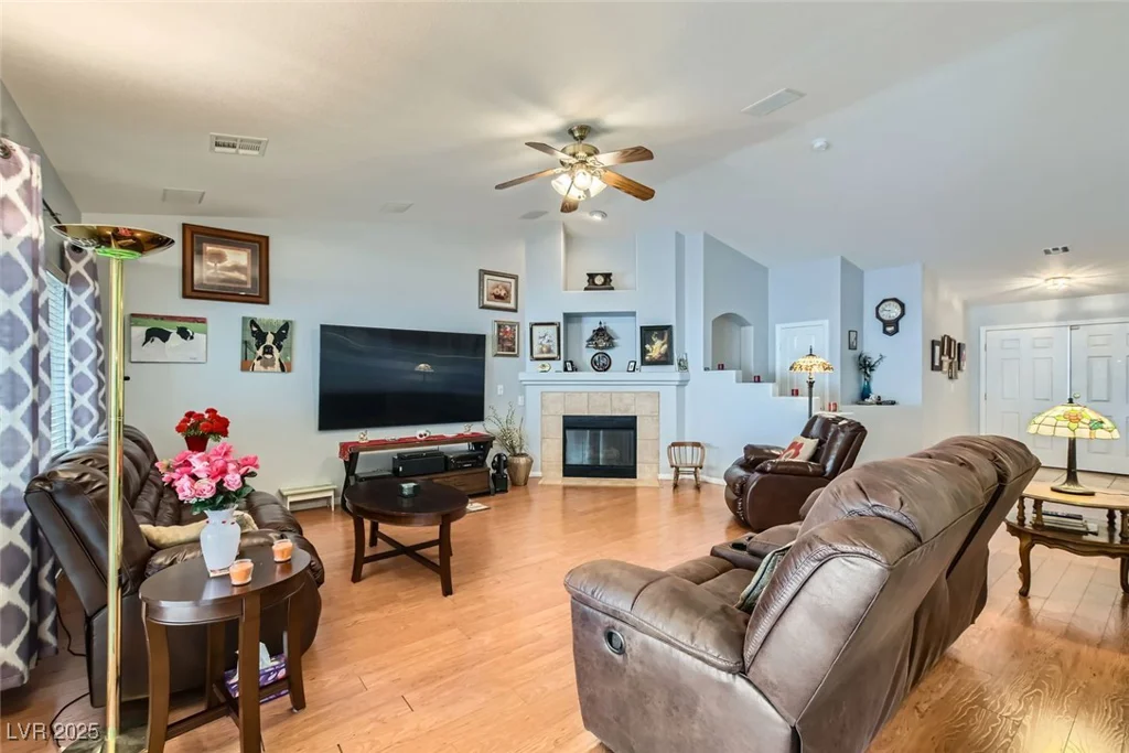 6821 Lark Mist, Las Vegas, NV 89131