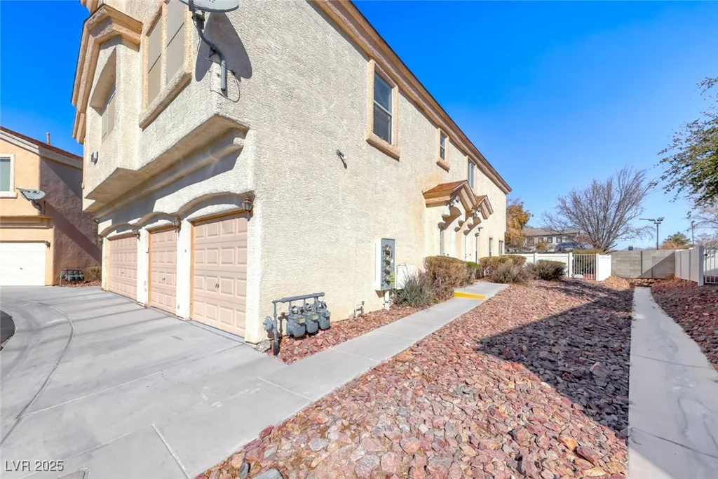 5974 Jagged Cut, Henderson, NV 89011