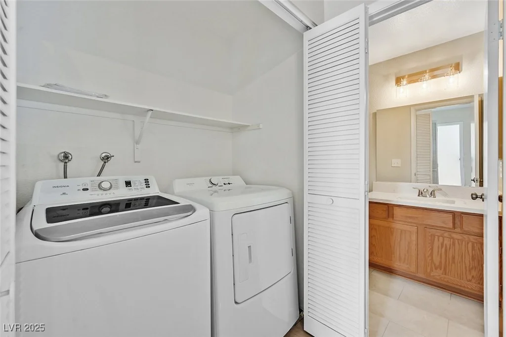 3017 Pelican Beach, Las Vegas, NV 89117