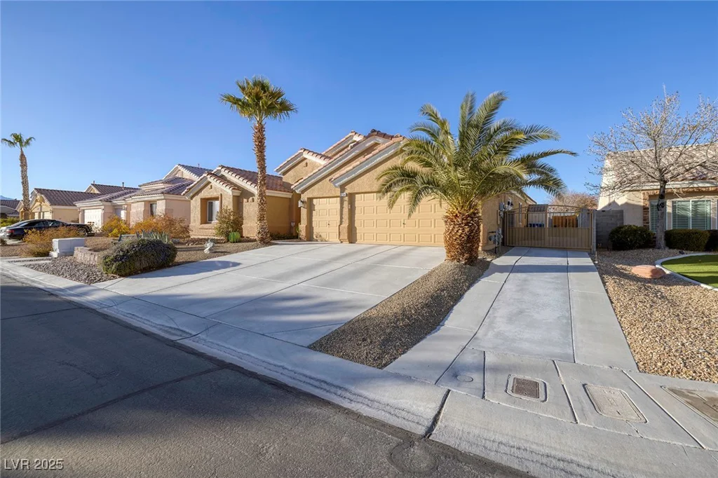 5204 Black Coral, Las Vegas, NV 89131