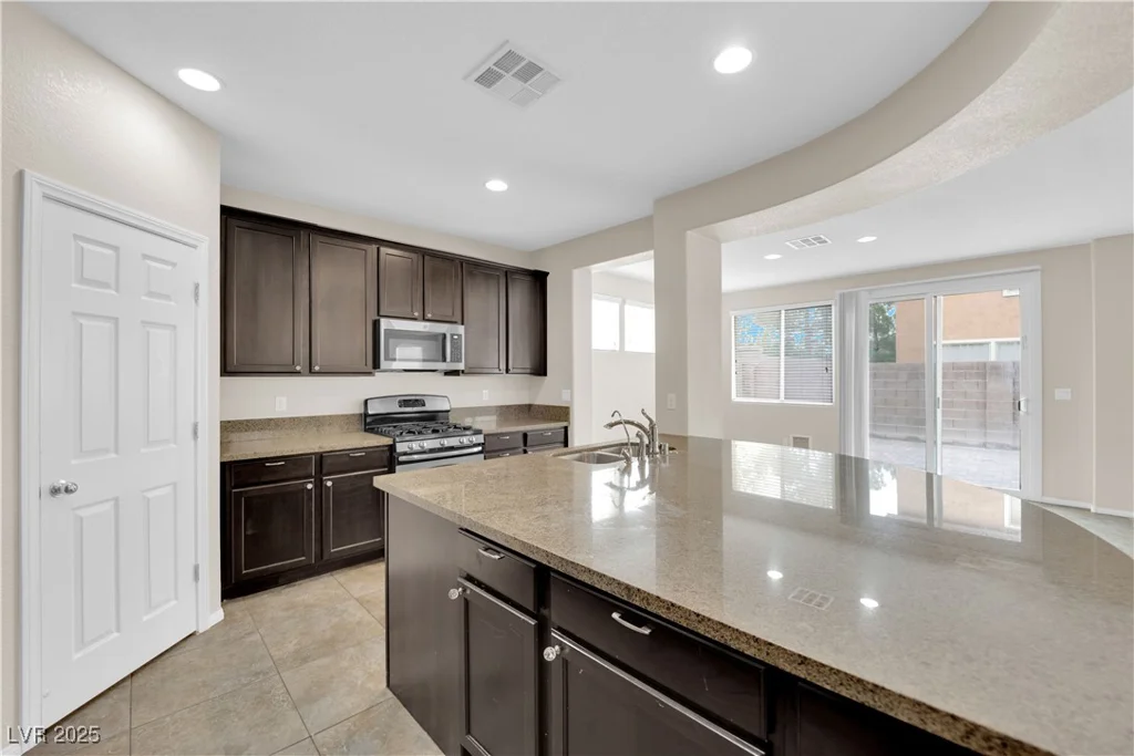 8356 San Mateo, North Las Vegas, NV 89085