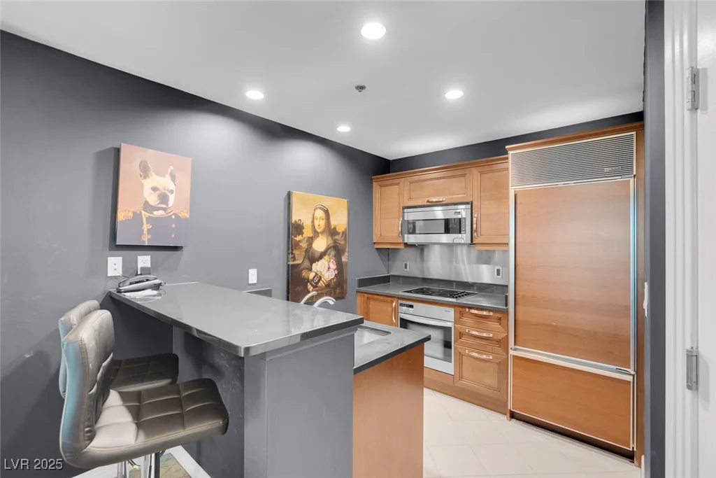 145 HARMON, Las Vegas, NV 89109