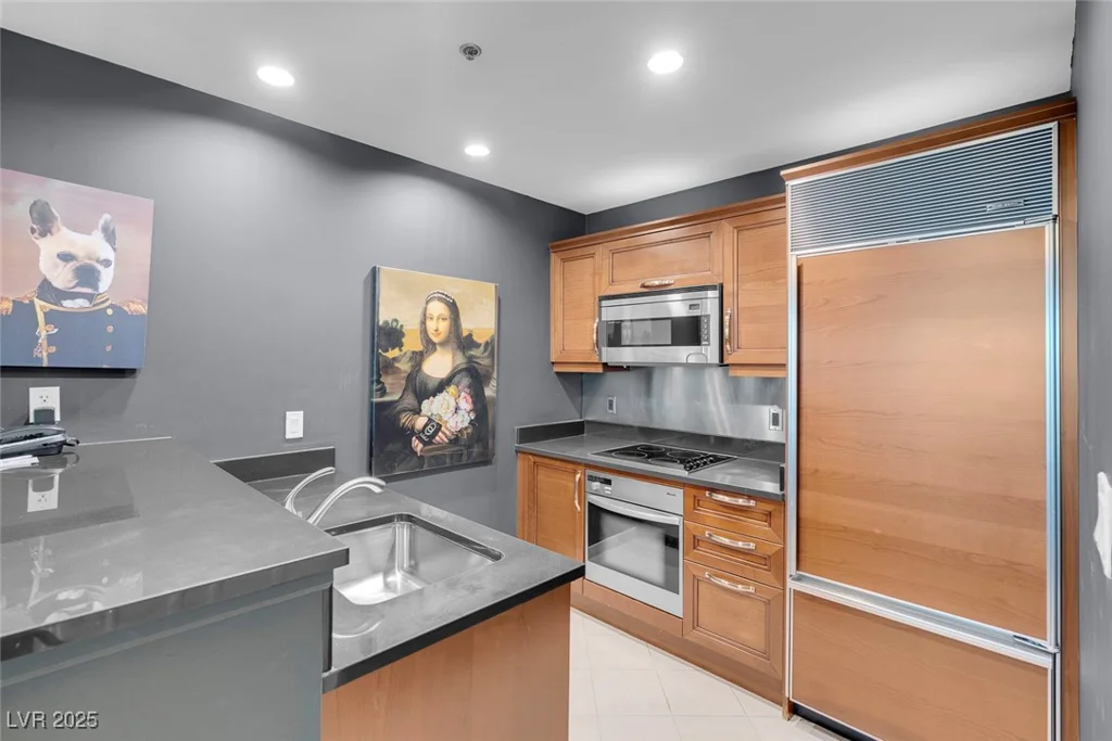 145 HARMON, Las Vegas, NV 89109