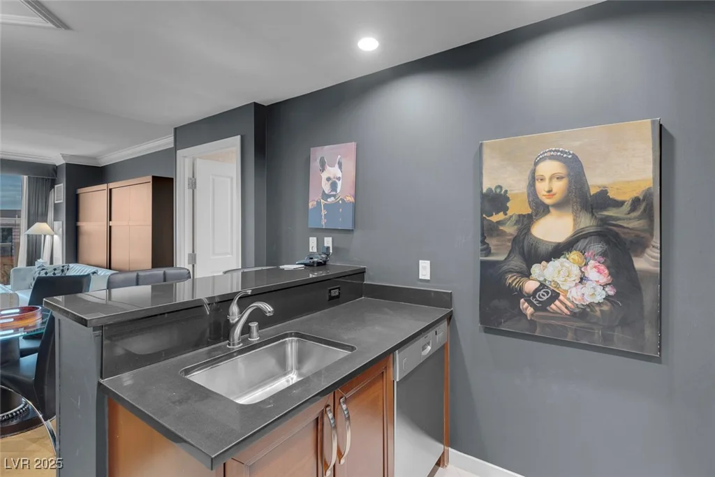 145 HARMON, Las Vegas, NV 89109