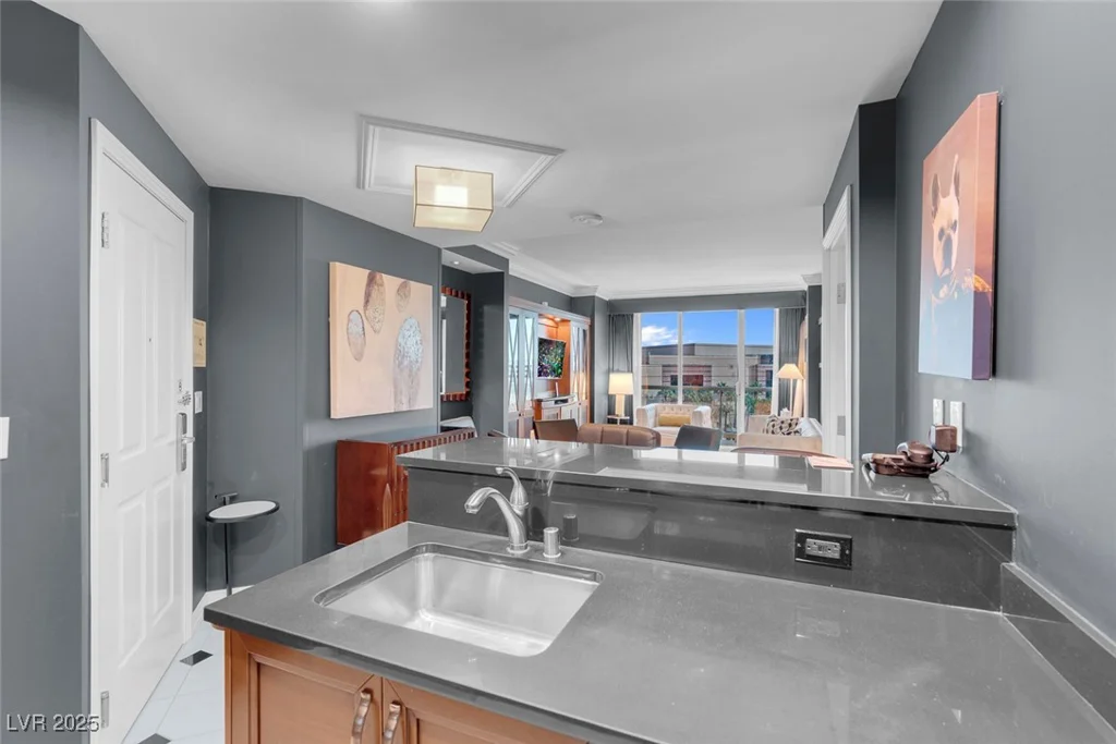 145 HARMON, Las Vegas, NV 89109