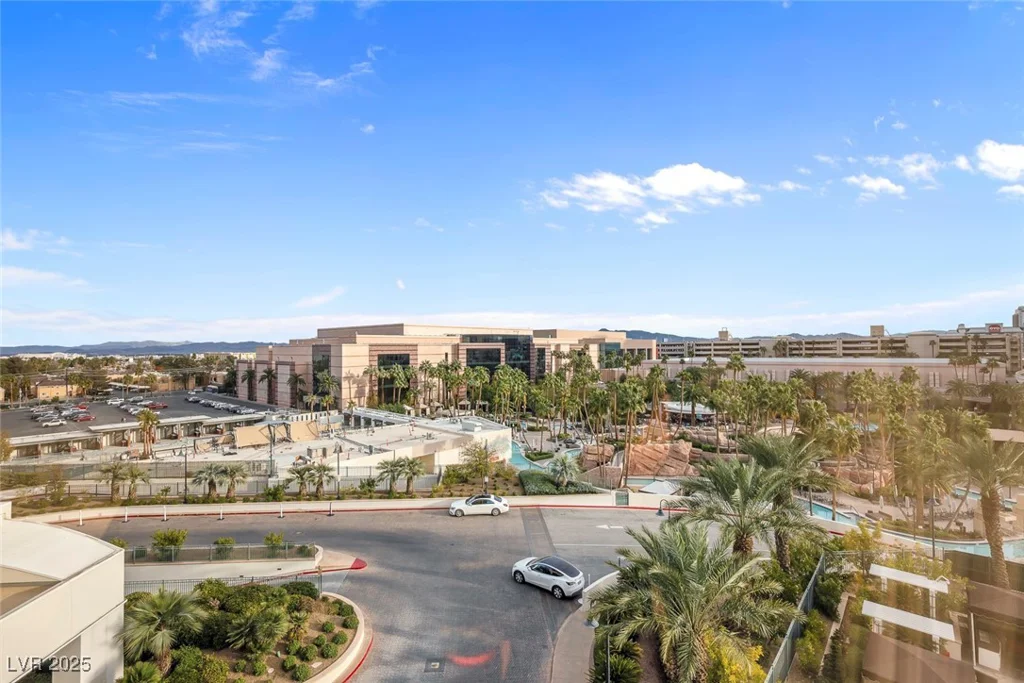 145 HARMON, Las Vegas, NV 89109