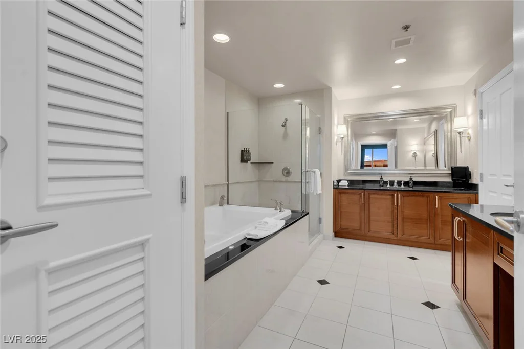 145 HARMON, Las Vegas, NV 89109