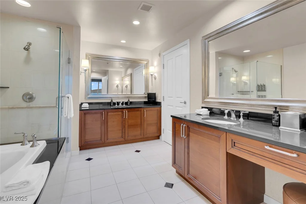 145 HARMON, Las Vegas, NV 89109