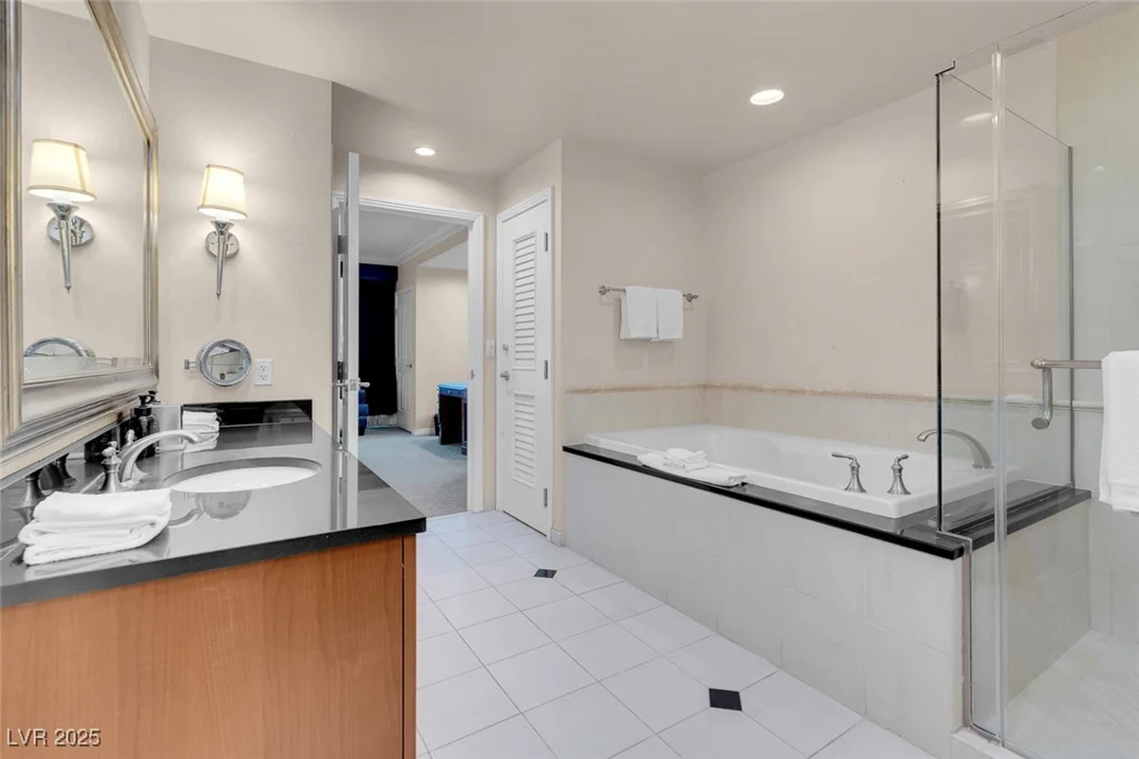 145 HARMON, Las Vegas, NV 89109