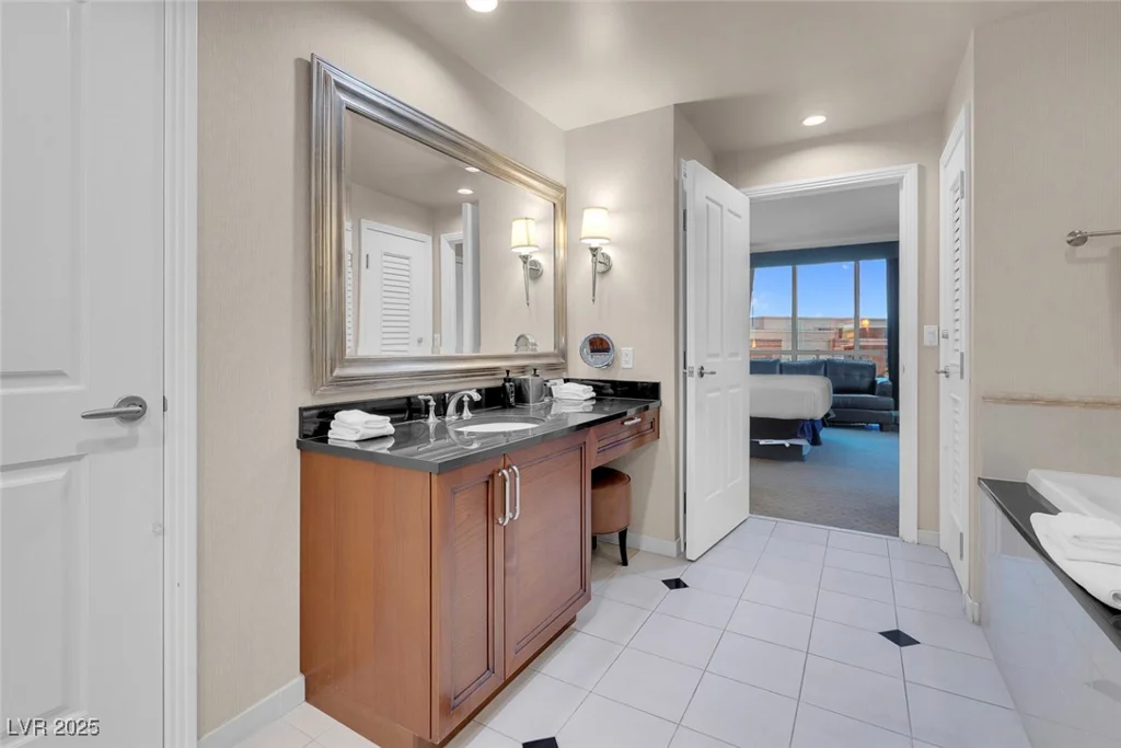 145 HARMON, Las Vegas, NV 89109