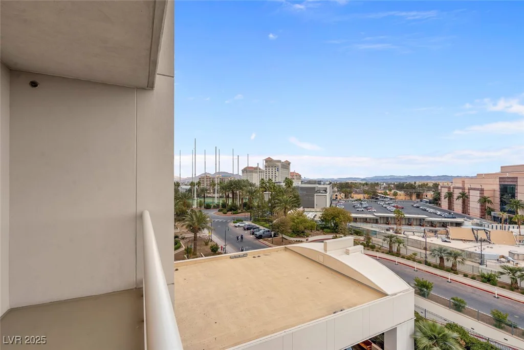 145 HARMON, Las Vegas, NV 89109