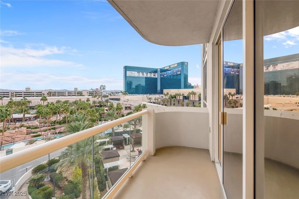 145 HARMON, Las Vegas, NV 89109
