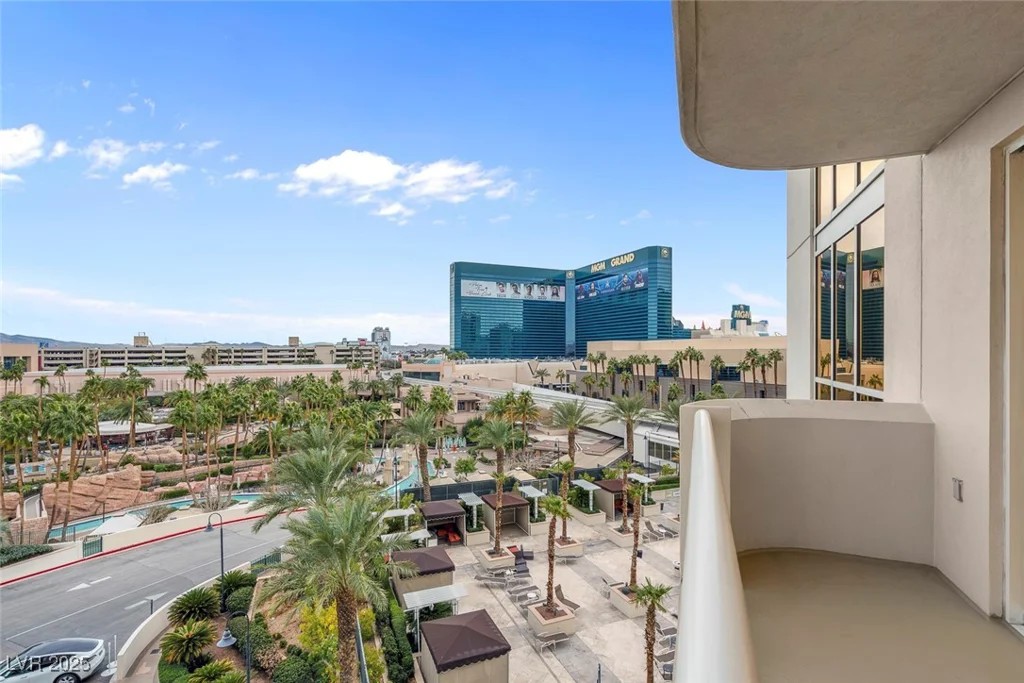 145 HARMON, Las Vegas, NV 89109