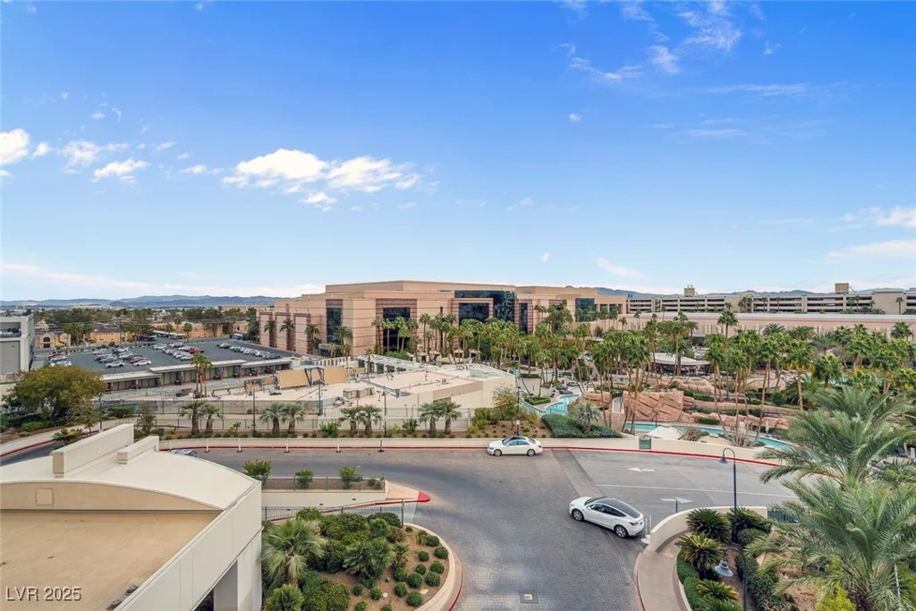 145 HARMON, Las Vegas, NV 89109