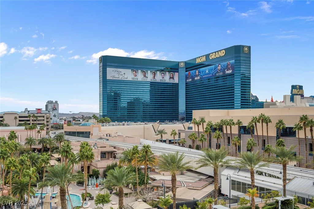 145 HARMON, Las Vegas, NV 89109
