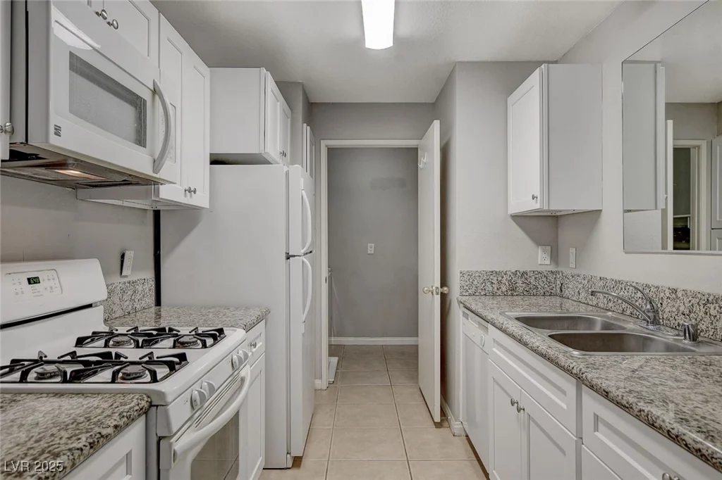 2200 Fort Apache, Las Vegas, NV 89117