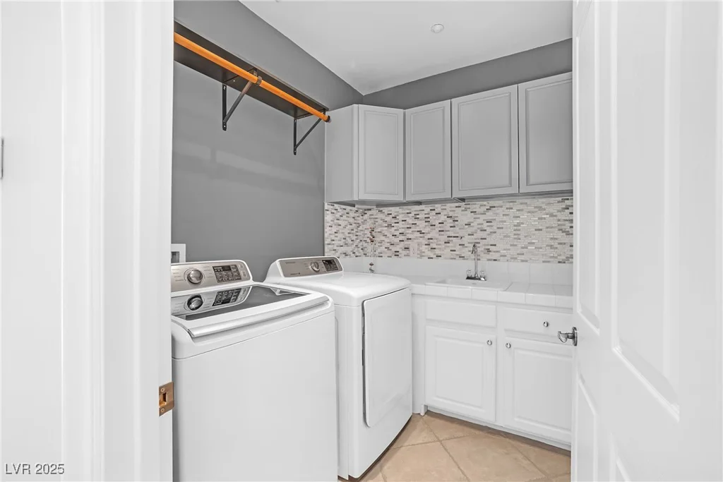 24 Cerchio Alto, Henderson, NV 89011