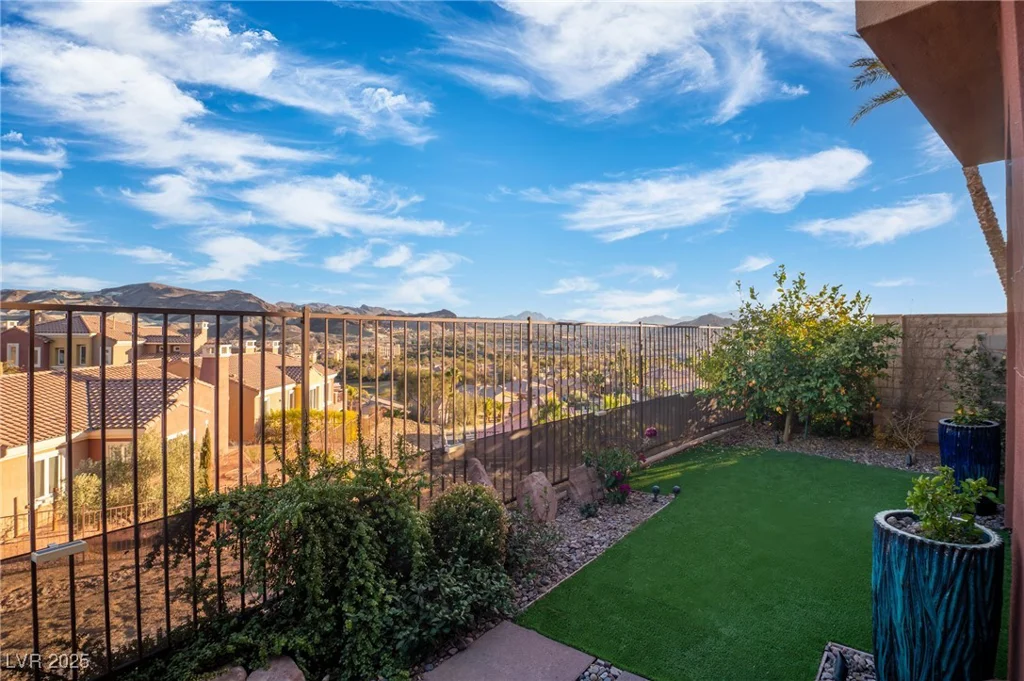 24 Cerchio Alto, Henderson, NV 89011
