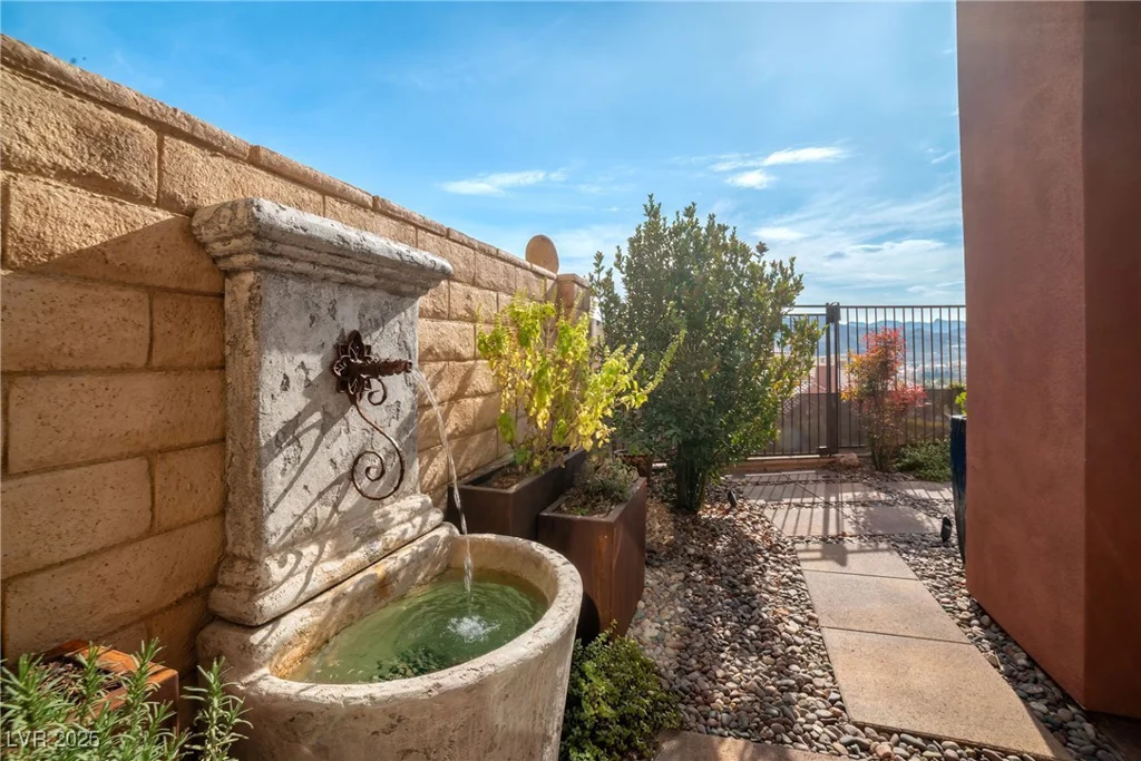 24 Cerchio Alto, Henderson, NV 89011