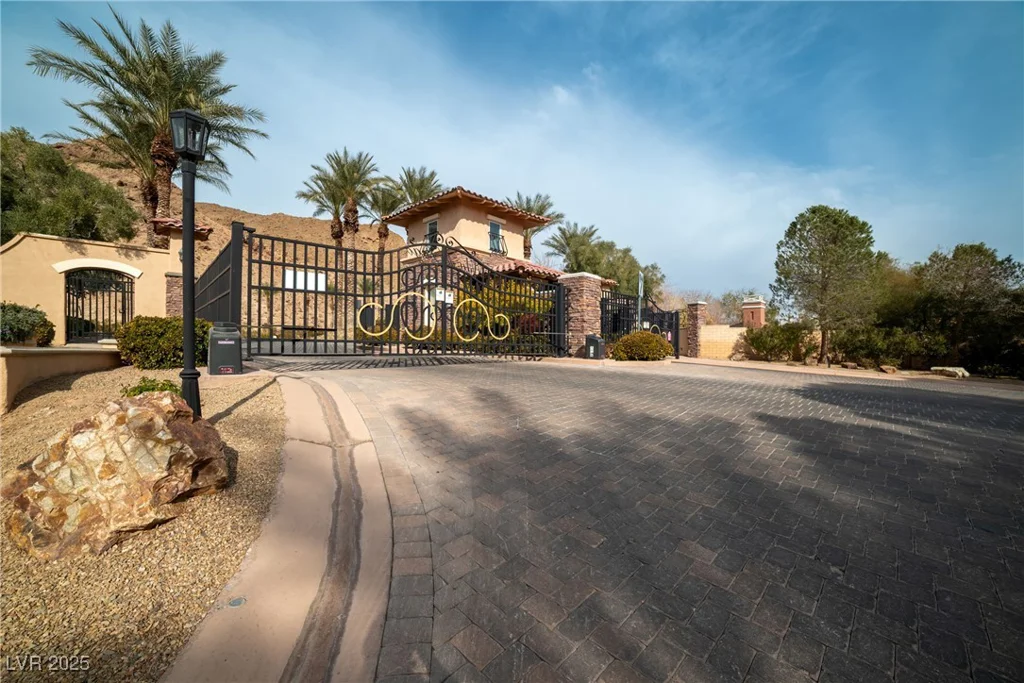 24 Cerchio Alto, Henderson, NV 89011