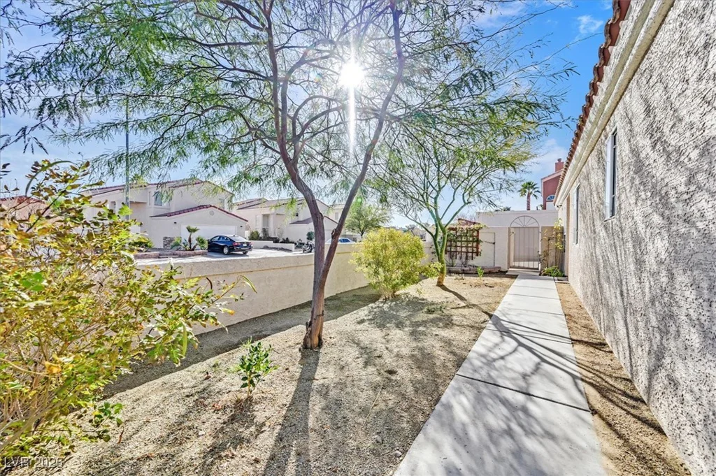 8201 Lake Isle, Las Vegas, NV 89145