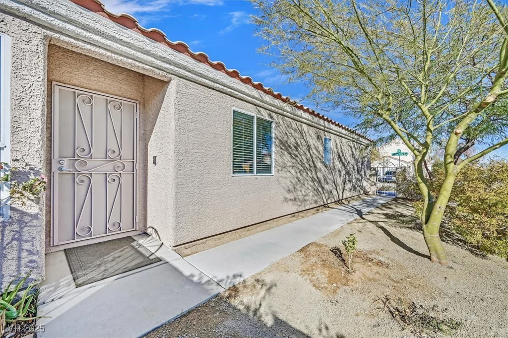 8201 Lake Isle, Las Vegas, NV 89145