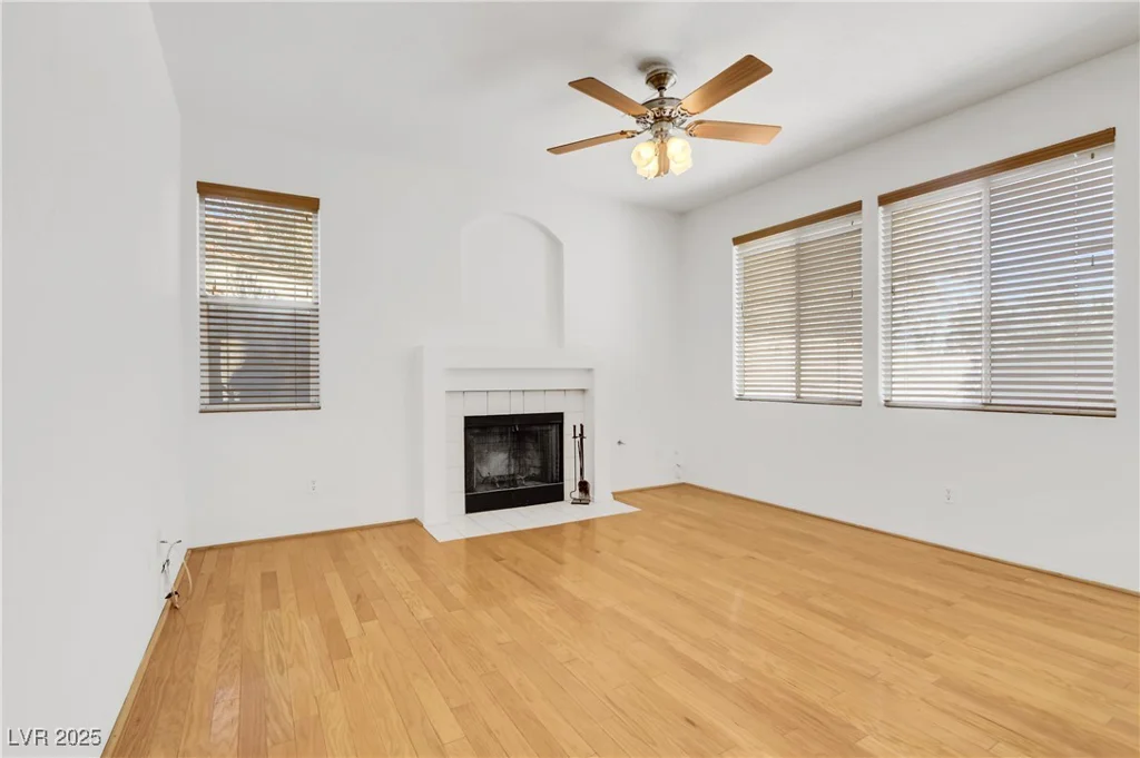1444 Country Hollow, Las Vegas, NV 89117