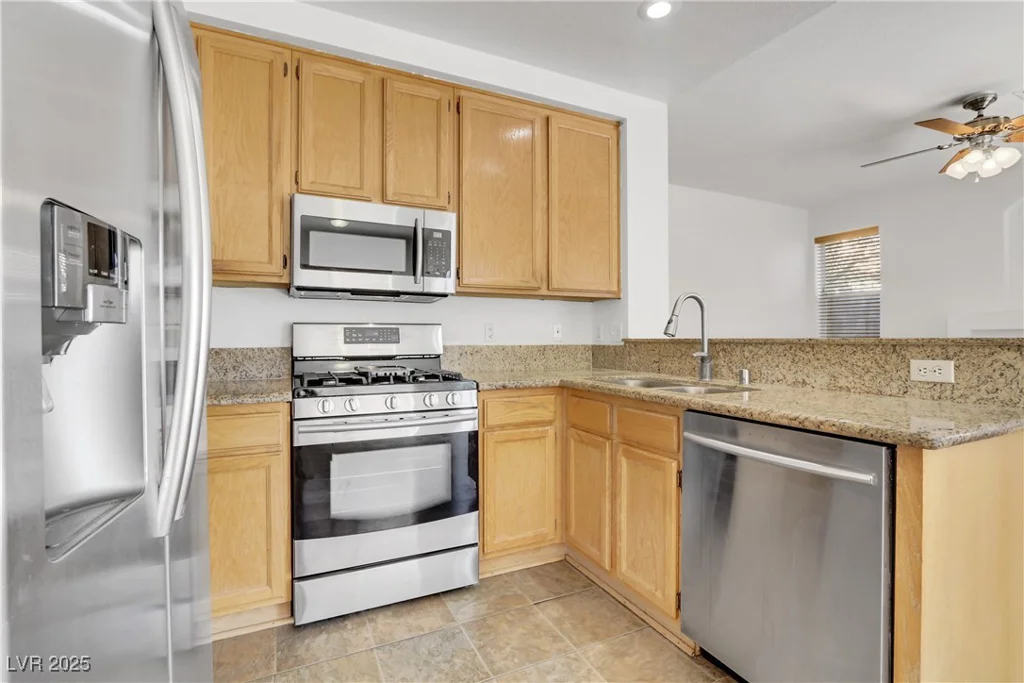 1444 Country Hollow, Las Vegas, NV 89117