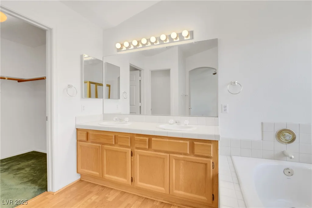 1444 Country Hollow, Las Vegas, NV 89117