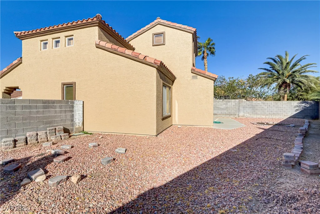 1444 Country Hollow, Las Vegas, NV 89117