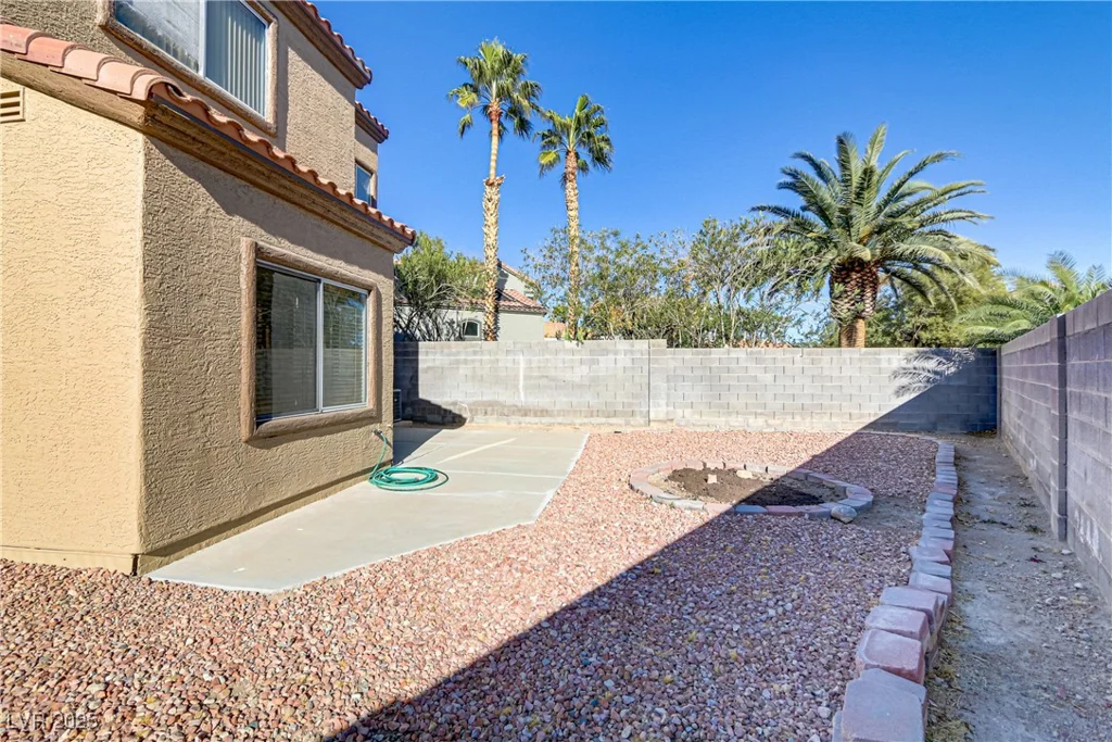 1444 Country Hollow, Las Vegas, NV 89117